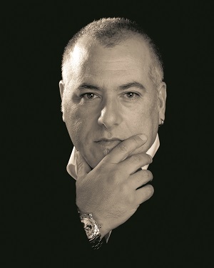 Senol Kiane, author